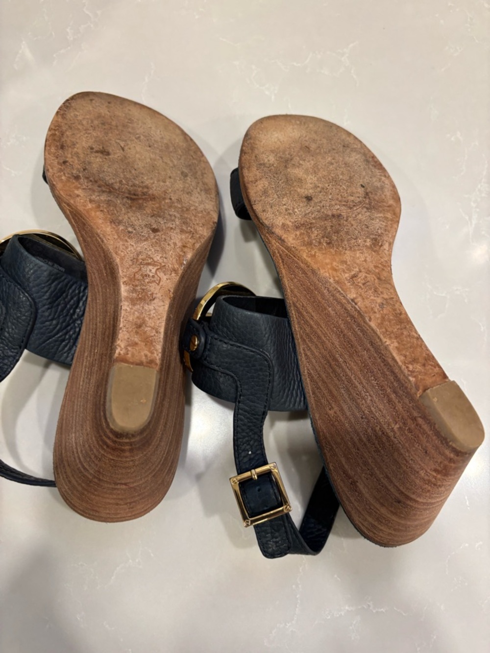 Tory Burch Navy Leather Wedge Sandals Gold Logo Size 8 - Picture 3 of 11